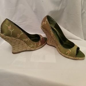 Hype brand Women's wedge with flowers